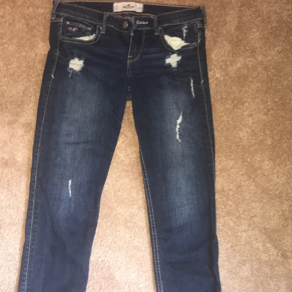 Hollister, Jean Capris w/ some rips! SIZE 5